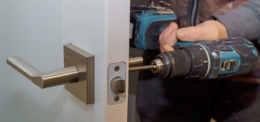 Broken Door Handle Lock Repair in Seal Beach, California